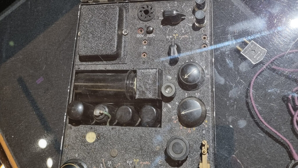 Tajne Głosy: Jak konspiracyjne radiostacje łączyły Warszawę z Londynem